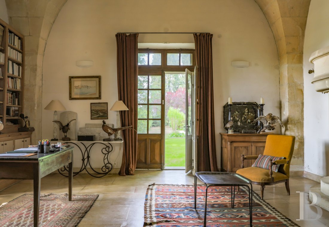 À Tarascon, dans les Bouches-du-Rhône, un mas du 15e siècle entouré d’oliveraies - photo  n°12