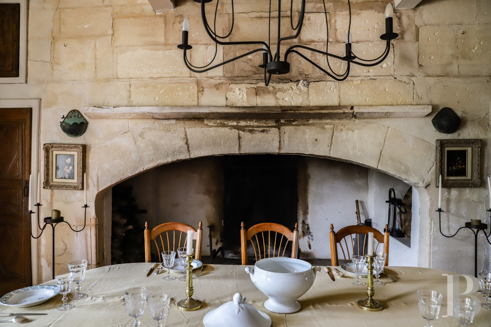 À Tarascon, dans les Bouches-du-Rhône, un mas du 15e siècle entouré d’oliveraies - photo  n°9