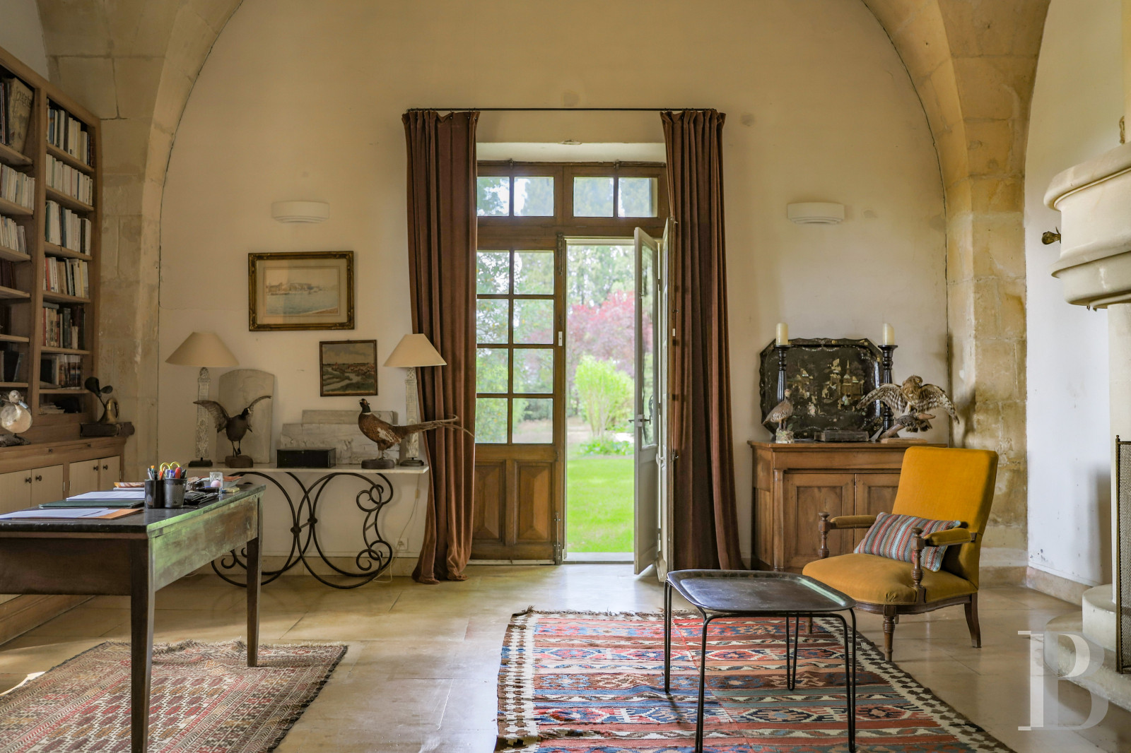 À Tarascon, dans les Bouches-du-Rhône, un mas du 15e siècle entouré d’oliveraies - photo  n°12