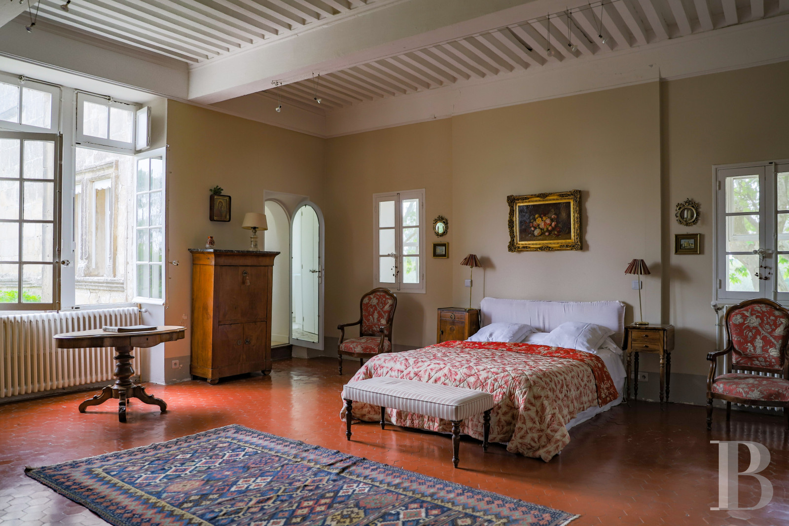 À Tarascon, dans les Bouches-du-Rhône, un mas du 15e siècle entouré d’oliveraies - photo  n°17