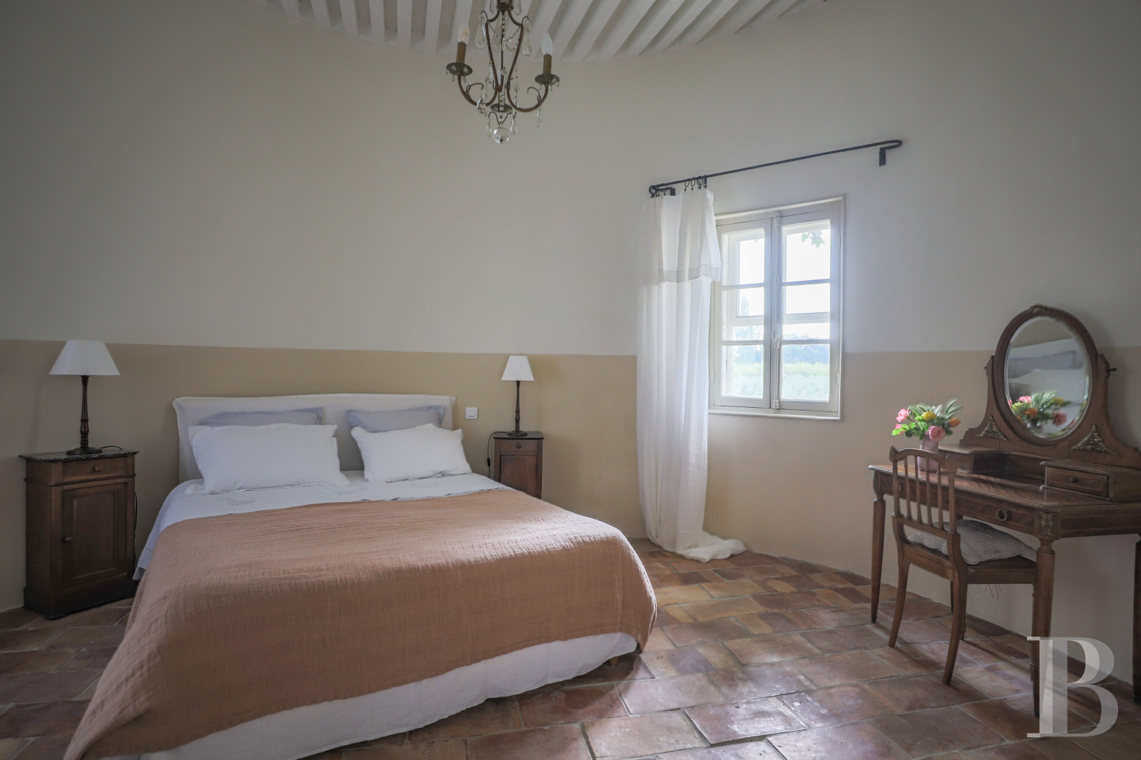 À Tarascon, dans les Bouches-du-Rhône, un mas du 15e siècle entouré d’oliveraies - photo  n°25