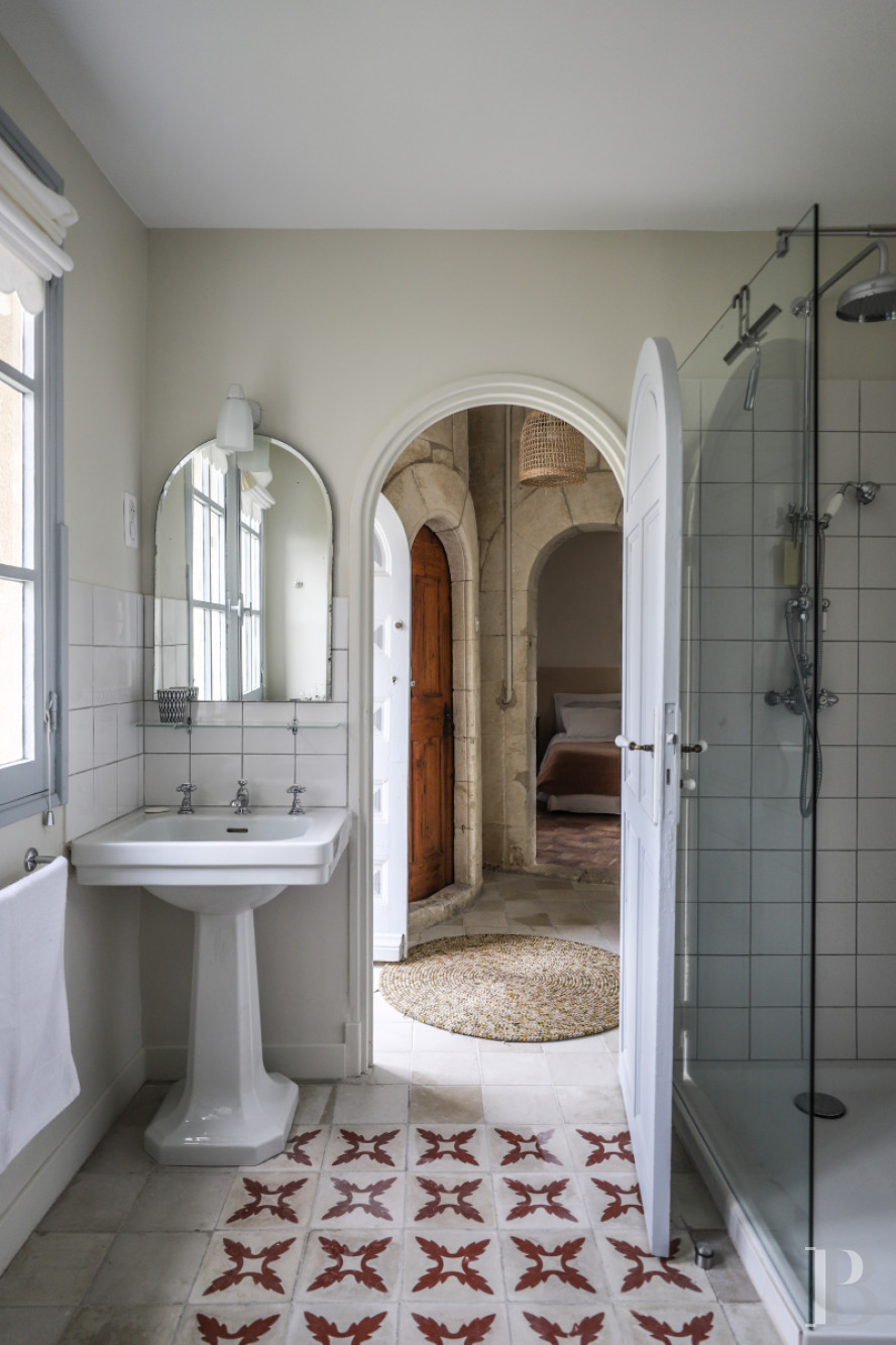 À Tarascon, dans les Bouches-du-Rhône, un mas du 15e siècle entouré d’oliveraies - photo  n°26