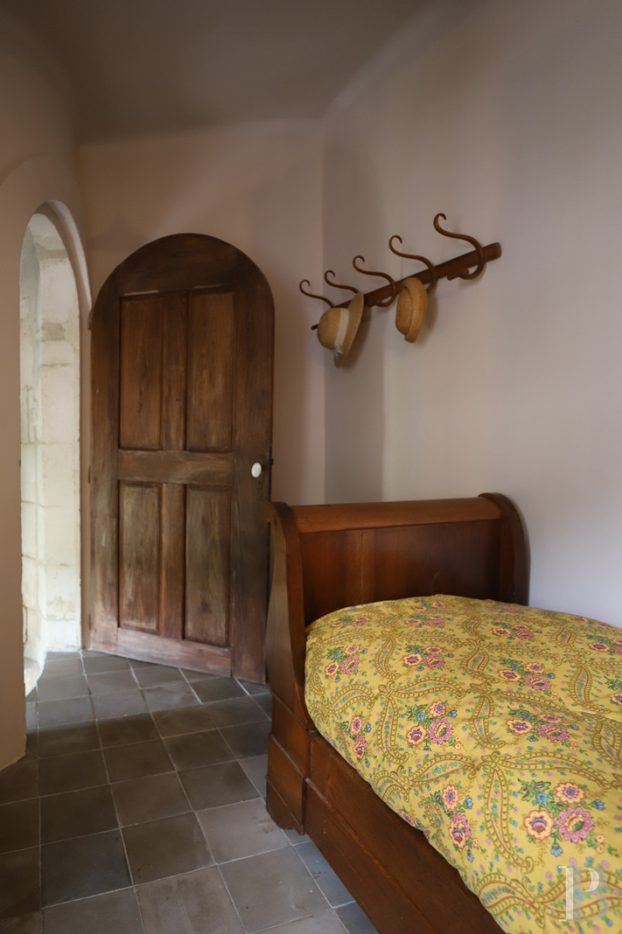 À Tarascon, dans les Bouches-du-Rhône, un mas du 15e siècle entouré d’oliveraies - photo  n°29