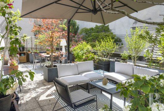 paris - Au calme des jardins d'une copropriété au pied de Montmartre,  un appartement de 85 m² sur une terrasse verdoyante de 43 m²
