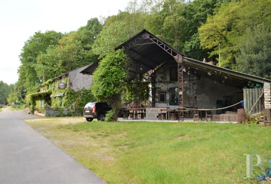 center-val-de-loire - A waterside house and Scottish-style inn, facing a canal, tucked away in  the valley of the River Loing in France’s Centre-Val de Loire region