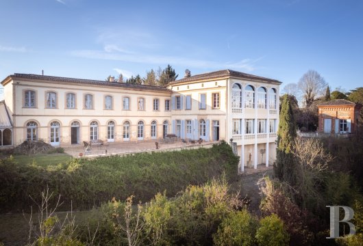 midi-pyrenees - À 50 min de Toulouse, un château du 18e s. aux notes italiennes, son parc arboré et sa piscine