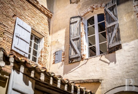 midi-pyrenees - A large 18th century residence with an interior courtyard, garden and garage, in the heart of a village 40 minutes from Toulouse 