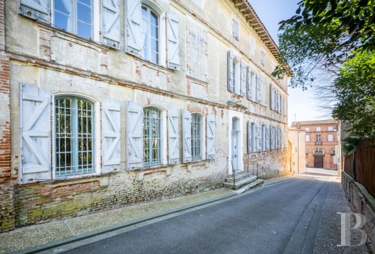 midi-pyrenees - A large 18th century residence with an interior courtyard, garden and garage, in the heart of a village 40 minutes from Toulouse 