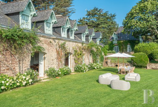À Arradon, dans le golfe du Morbihan, une île privée de douze hectares et ses deux maisons - photo  n°2