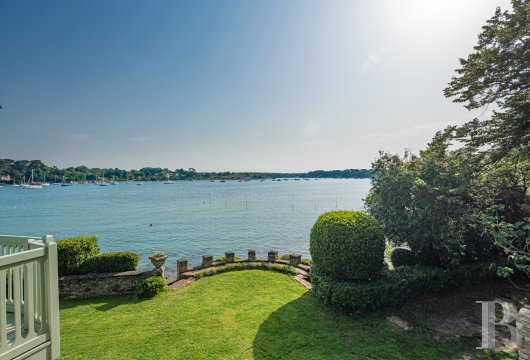 À Arradon, dans le golfe du Morbihan, une île privée de douze hectares et ses deux maisons - photo  n°3
