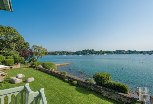 À Arradon, dans le golfe du Morbihan, une île privée de douze hectares et ses deux maisons - photo  n°40
