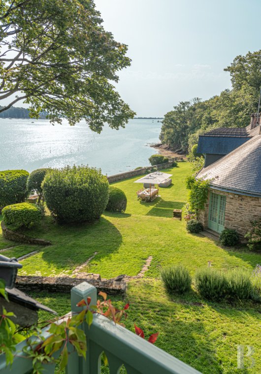 À Arradon, dans le golfe du Morbihan, une île privée de douze hectares et ses deux maisons - photo  n°38
