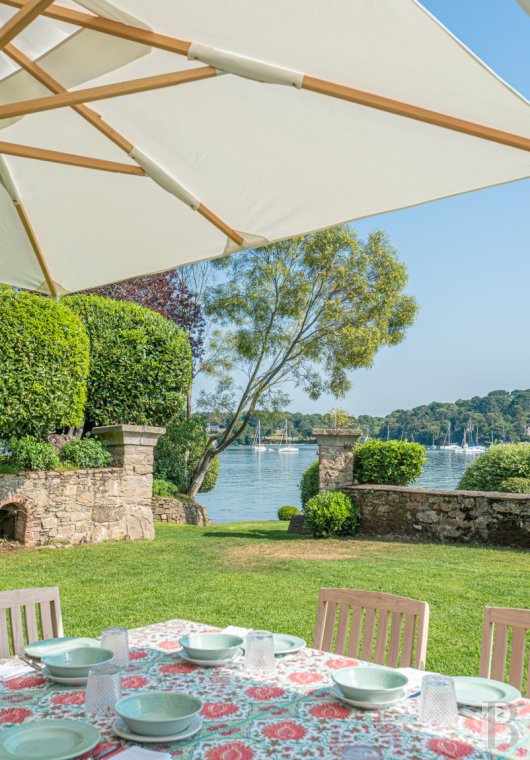 À Arradon, dans le golfe du Morbihan, une île privée de douze hectares et ses deux maisons - photo  n°18