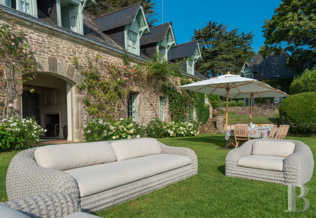 À Arradon, dans le golfe du Morbihan, une île privée de douze hectares et ses deux maisons - photo  n°19