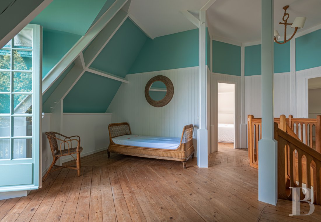 À Arradon, dans le golfe du Morbihan, une île privée de douze hectares et ses deux maisons - photo  n°32