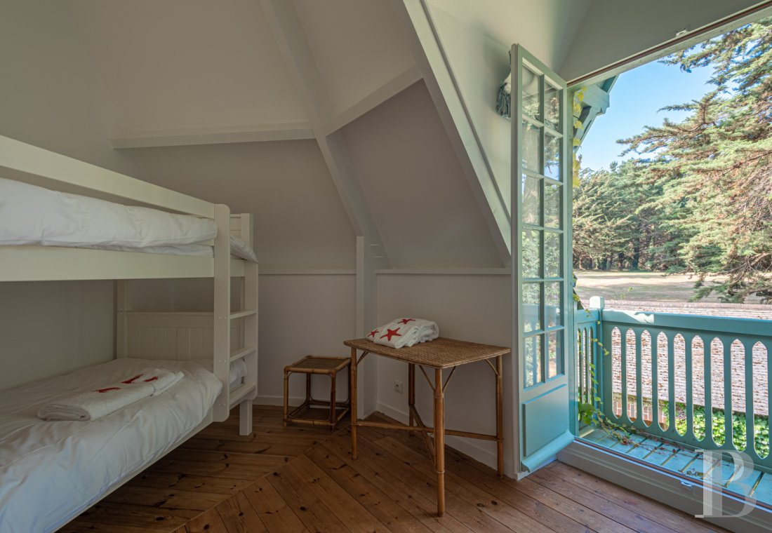 À Arradon, dans le golfe du Morbihan, une île privée de douze hectares et ses deux maisons - photo  n°30