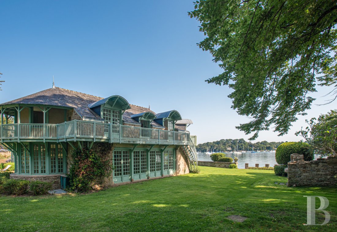 À Arradon, dans le golfe du Morbihan, une île privée de douze hectares et ses deux maisons - photo  n°9
