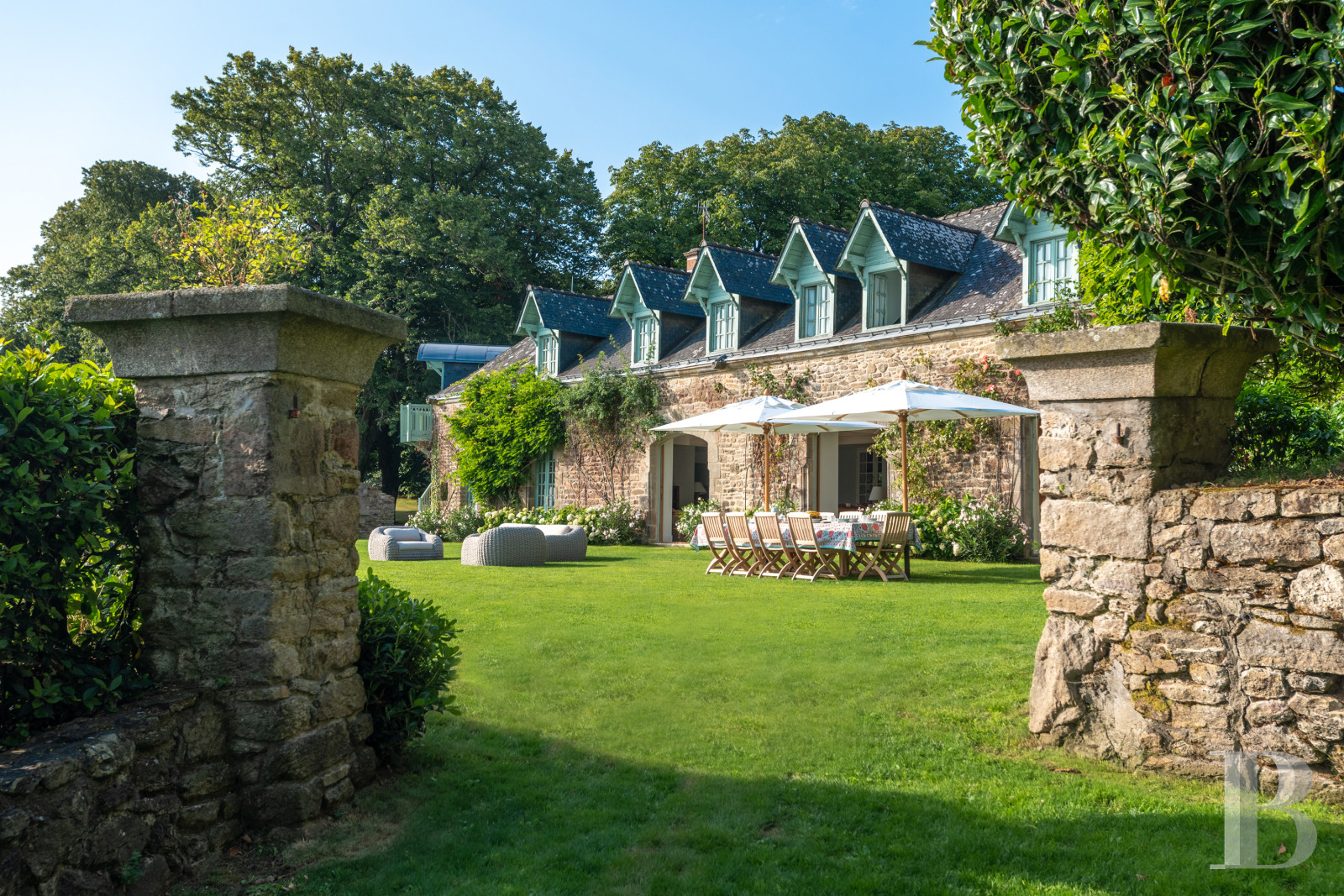 À Arradon, dans le golfe du Morbihan, une île privée de douze hectares et ses deux maisons - photo  n°47