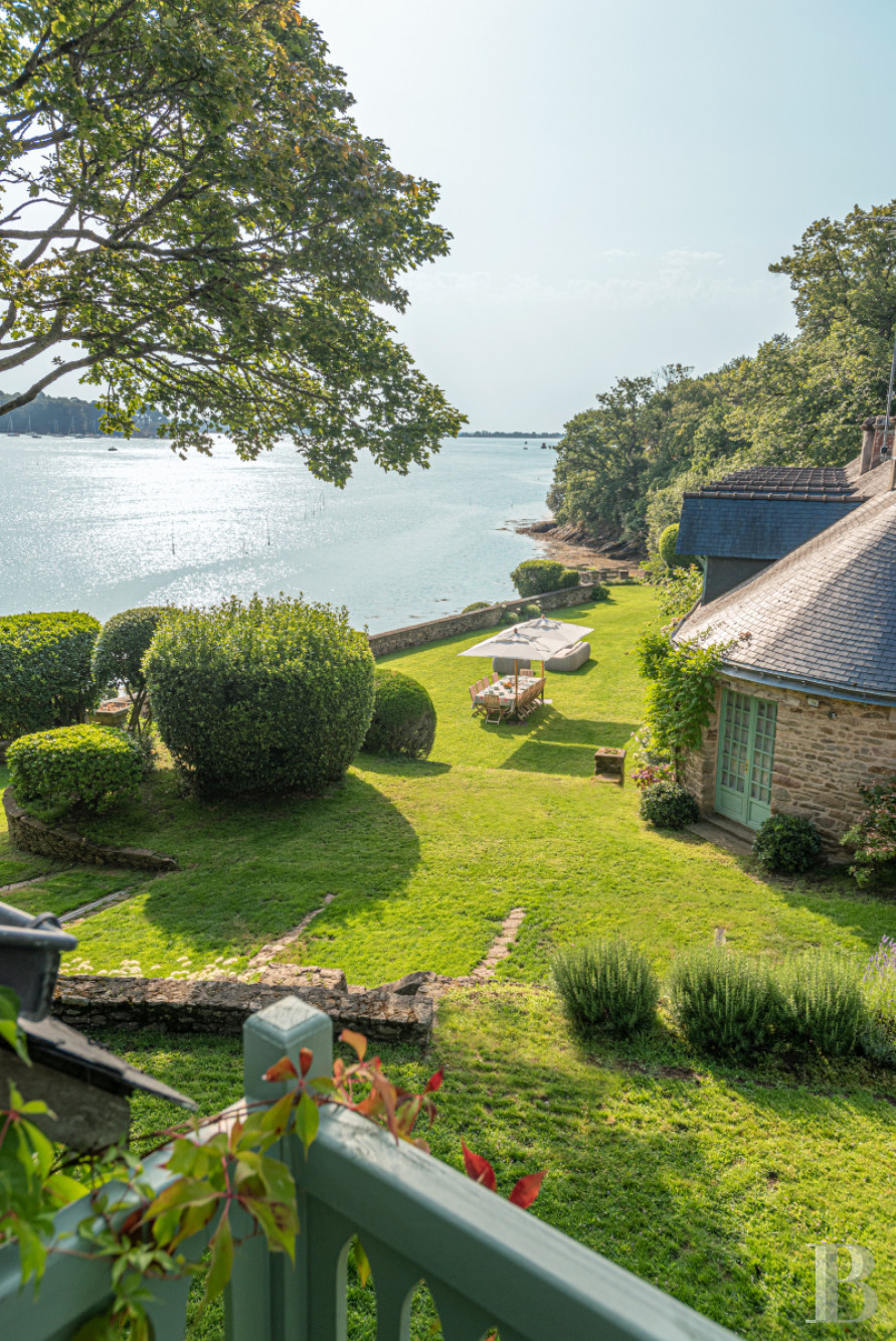 À Arradon, dans le golfe du Morbihan, une île privée de douze hectares et ses deux maisons - photo  n°38