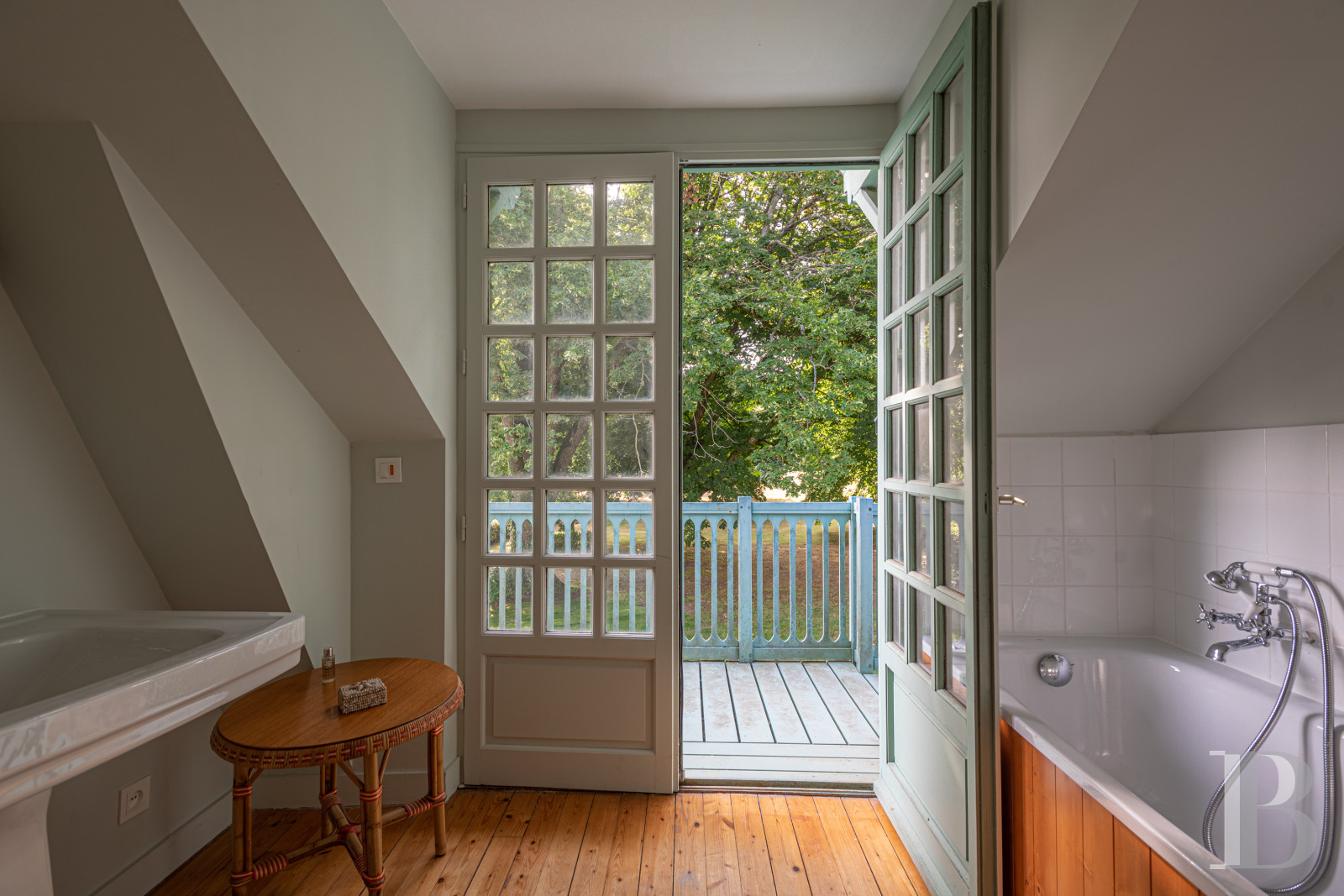 À Arradon, dans le golfe du Morbihan, une île privée de douze hectares et ses deux maisons - photo  n°28