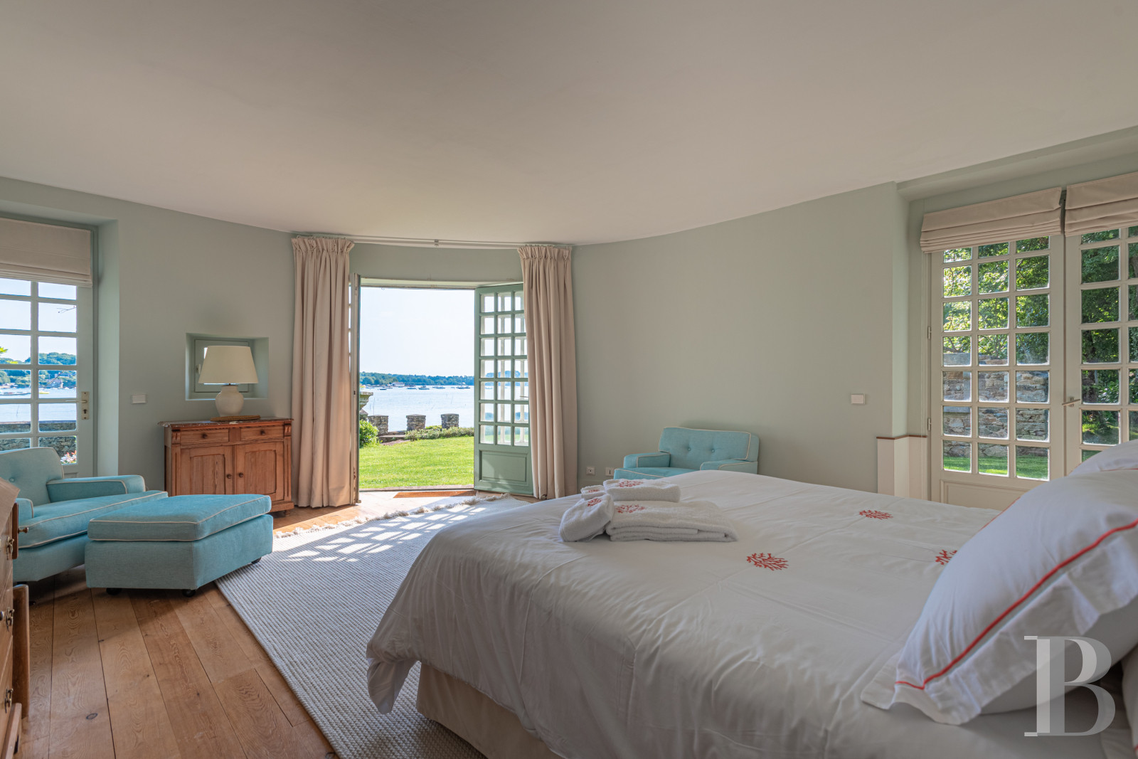 À Arradon, dans le golfe du Morbihan, une île privée de douze hectares et ses deux maisons - photo  n°26