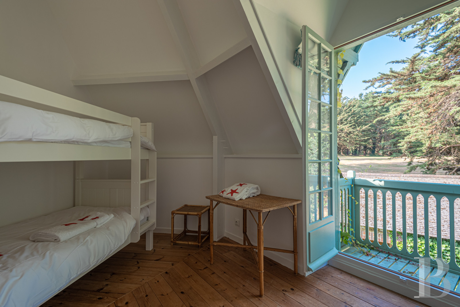 À Arradon, dans le golfe du Morbihan, une île privée de douze hectares et ses deux maisons - photo  n°30