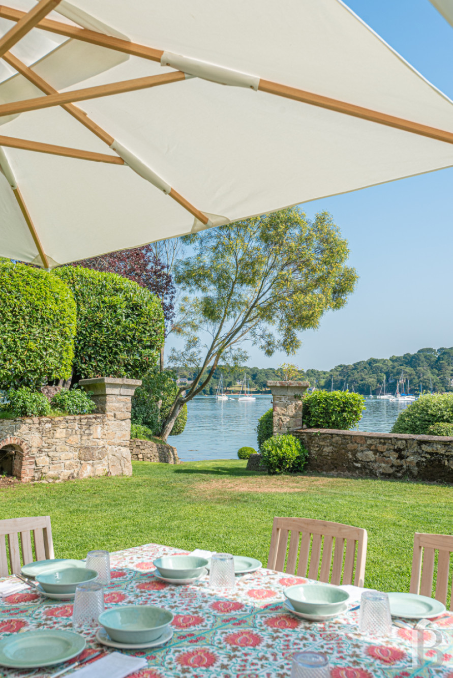 À Arradon, dans le golfe du Morbihan, une île privée de douze hectares et ses deux maisons - photo  n°18