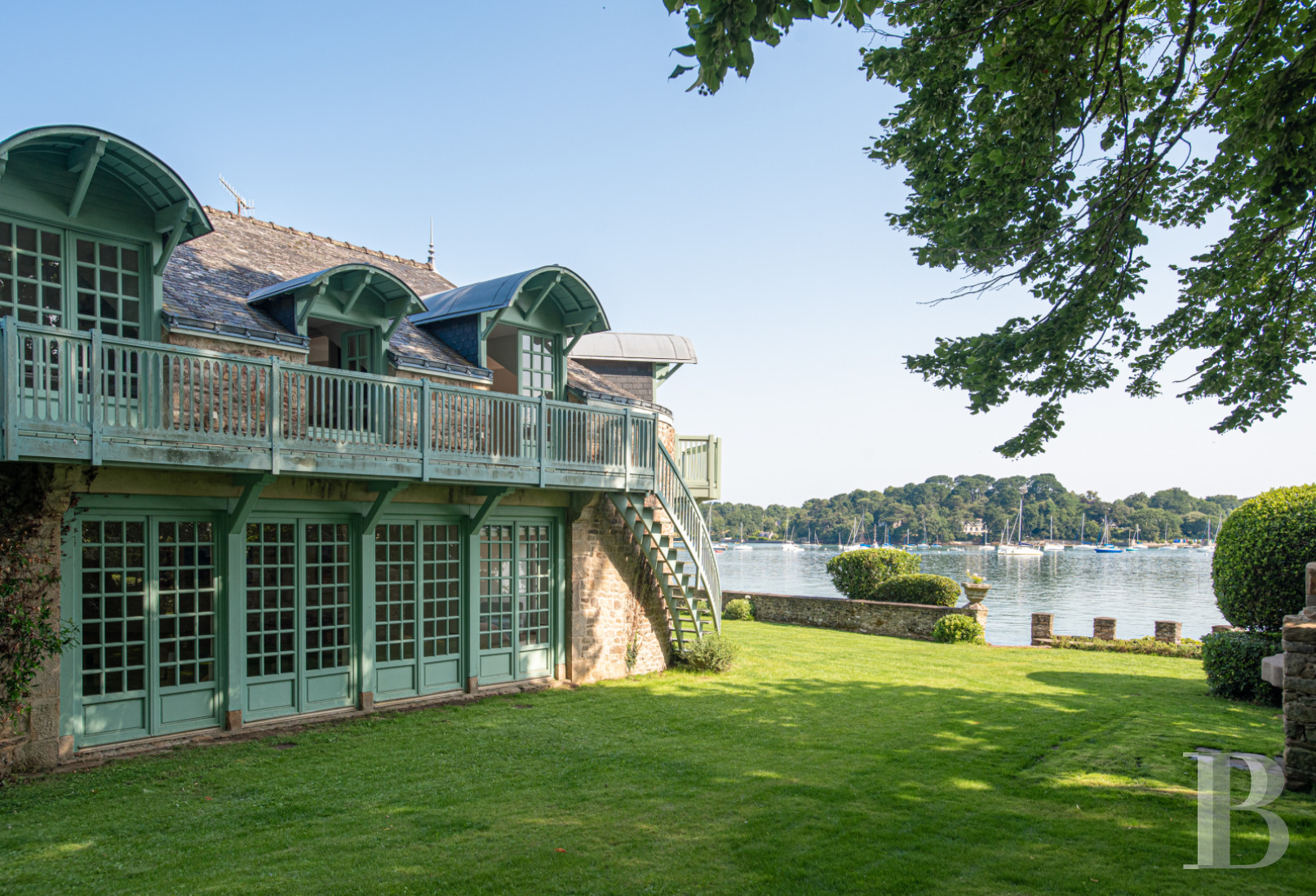 À Arradon, dans le golfe du Morbihan, une île privée de douze hectares et ses deux maisons - photo  n°41