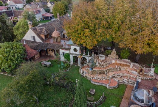 burgundy - Two houses and a garden that an artist has turned into an original haven, nestled in France’s Yonne department, 100 kilometres from Paris