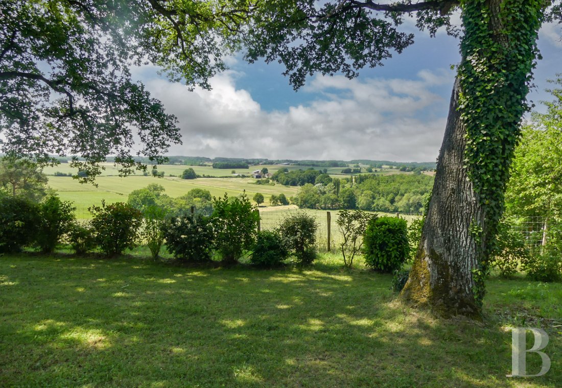 character properties France poitou charentes   - 16