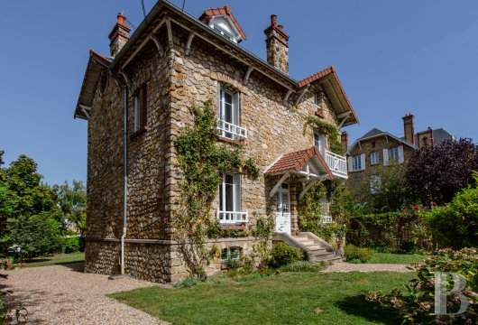 paris - A millstone house in a quiet residential street  on the Saint-Antoine plateau in Chesnay on the edge of Versailles