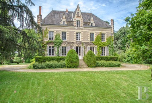 pays-de-loire - An elegant, neo-Gothic inspired residence, in 2 hectares of grounds, near to Nantes, overlooking the River Sèvre
