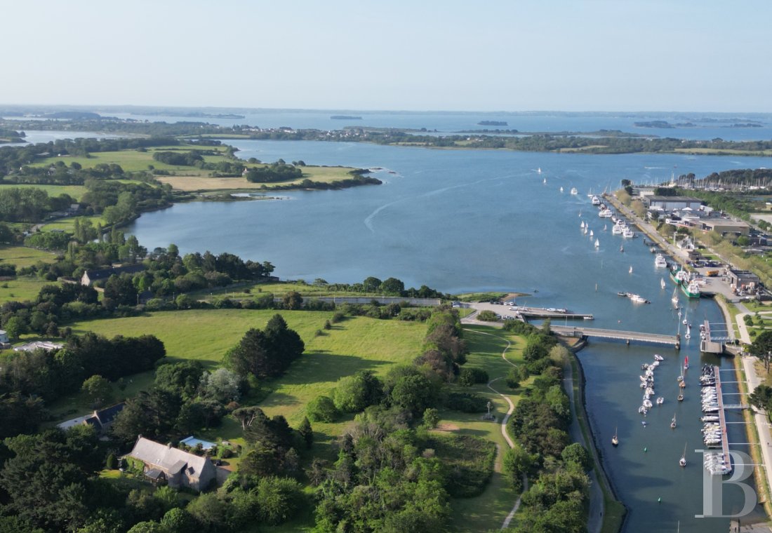 À Vannes, dans le Morbihan, une villa contemporaine au bord du canal - photo  n°40