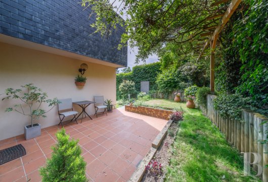 paris - A specially designed house with a floor area of 245m² and a garden in the town of Fontenay-aux-Roses, very close to Paris