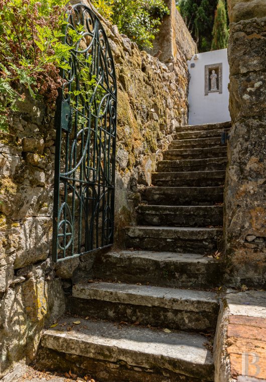 A proximité de Lisbonne, à l’entrée du parc naturel de Sintra-Cascais, une maison de village avec jardin, terrasses et patios - photo  n°29