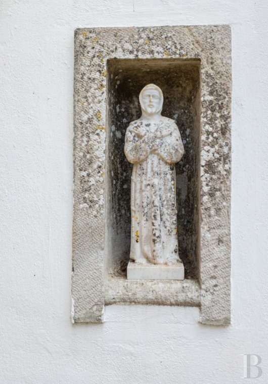 A proximité de Lisbonne, à l’entrée du parc naturel de Sintra-Cascais, une maison de village avec jardin, terrasses et patios - photo  n°3