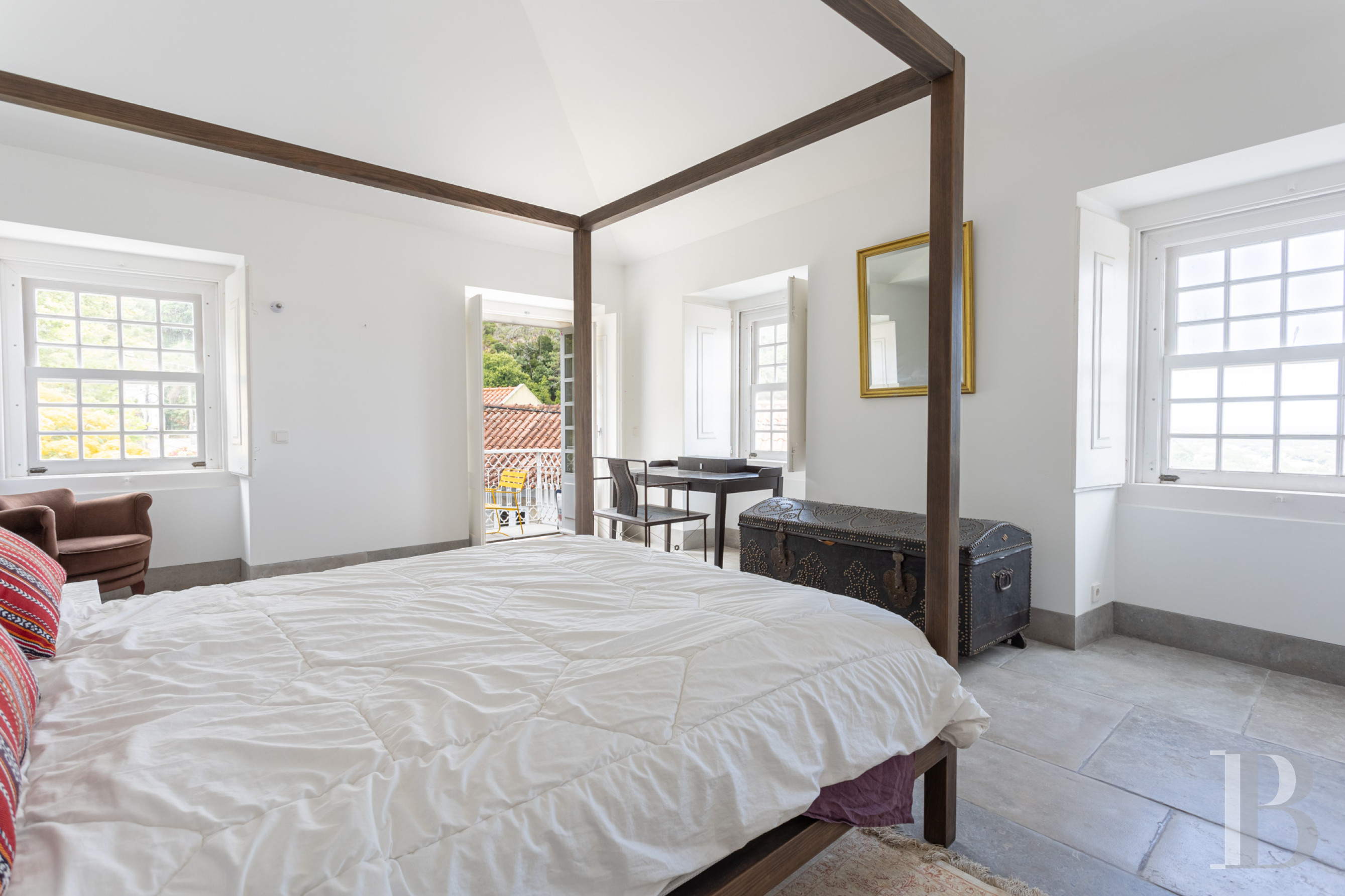 A proximité de Lisbonne, à l’entrée du parc naturel de Sintra-Cascais, une maison de village avec jardin, terrasses et patios - photo  n°12