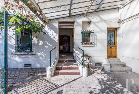 paris - An unconventional house with a wide range of conversion options  in Montrouge, on the edge of the capital 