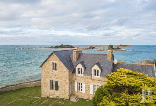 brittany - A dwelling with sea views and direct access to the beach, facing the Isle of Women, in Brittany