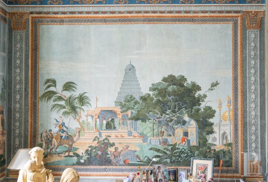 provence-cote-dazur - A 170m² ground-floor apartment with a garden, listed as a historical monument for its refined wallpaper paintings, nestled between Avignon and Saint-Rémy-de-Provence