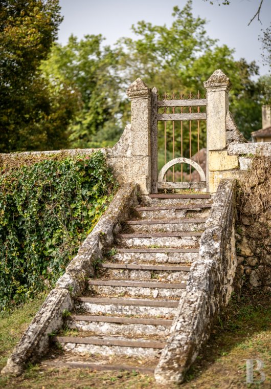En Dordogne, à l’est de Bergerac, une chartreuse du 18e siècle et son orangerie - photo  n°4