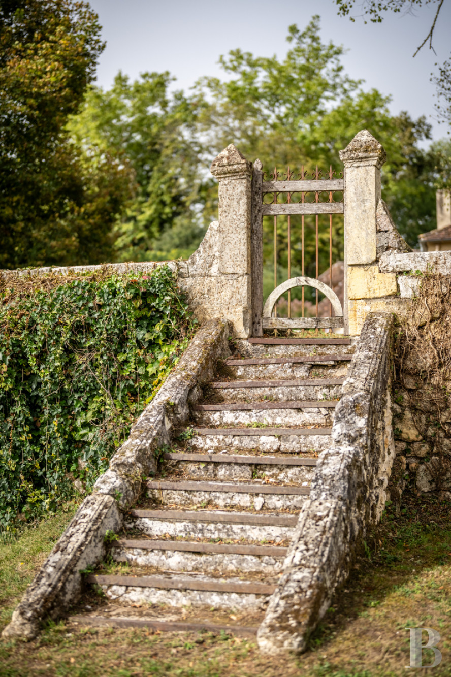 En Dordogne, à l’est de Bergerac, une chartreuse du 18e siècle et son orangerie - photo  n°4