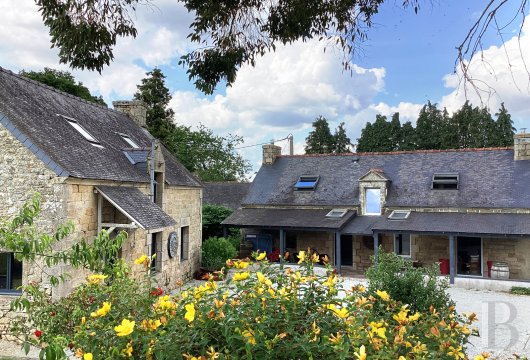 brittany - A traditional country house and a secondary dwelling on a calm 2,000m² plot of land in the countryside of France’s Morbihan department