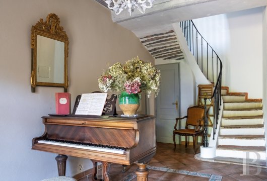 character properties France provence cote dazur   - 5