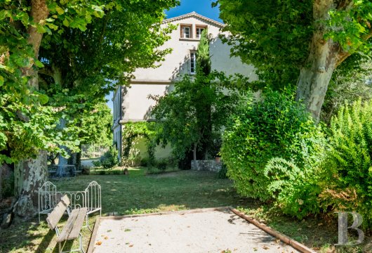 character properties France provence cote dazur   - 15