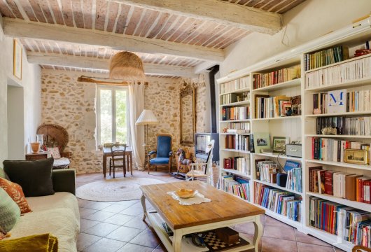 character properties France provence cote dazur   - 4