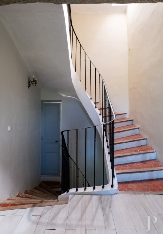 character properties France provence cote dazur   - 9