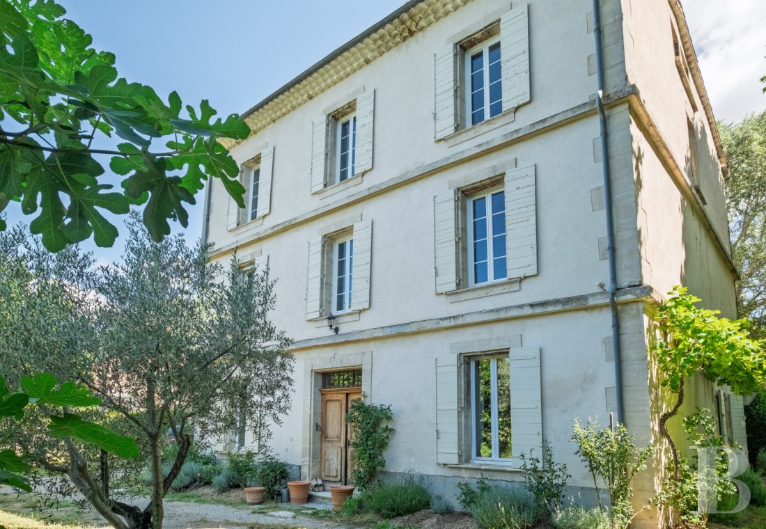 character properties France provence cote dazur   - 1