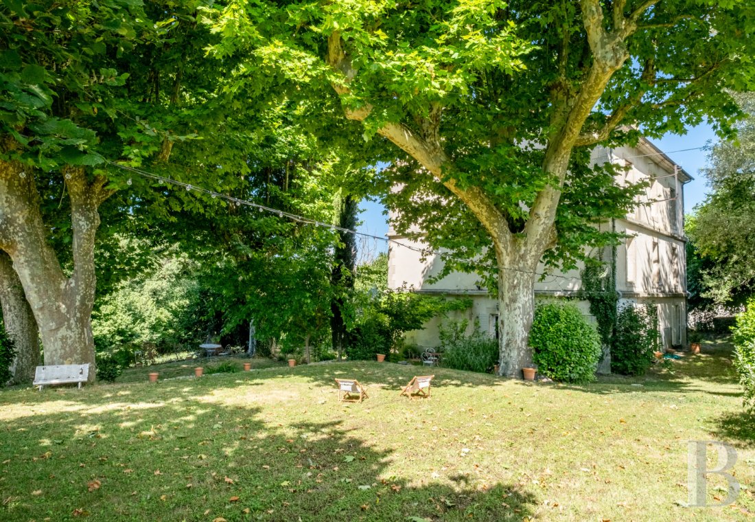 character properties France provence cote dazur   - 2