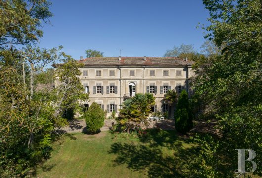 languedoc-roussillon - Dans l'Aude, proche du canal du Midi, un château du 18e s.  d'inspiration italienne avec ses dépendances sur 6 ha de parc